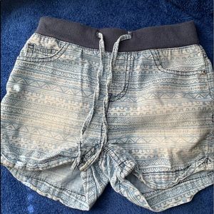 Girls soft jean shorts! Size 7/8.